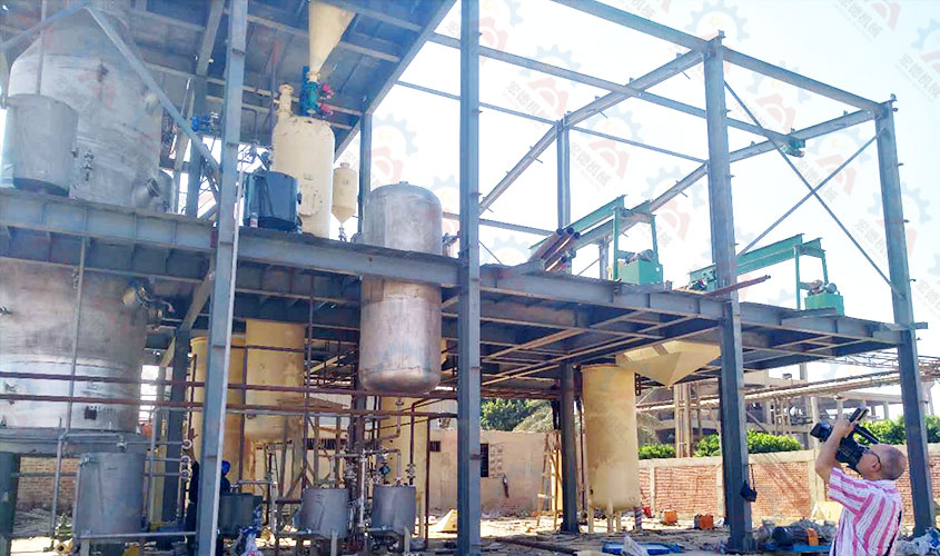 菜籽油<a href=http://www.dreamgarden.cn/jinglian/ target=_blank class=infotextkey>精煉油設(shè)備</a>脫膠工藝簡(jiǎn)述